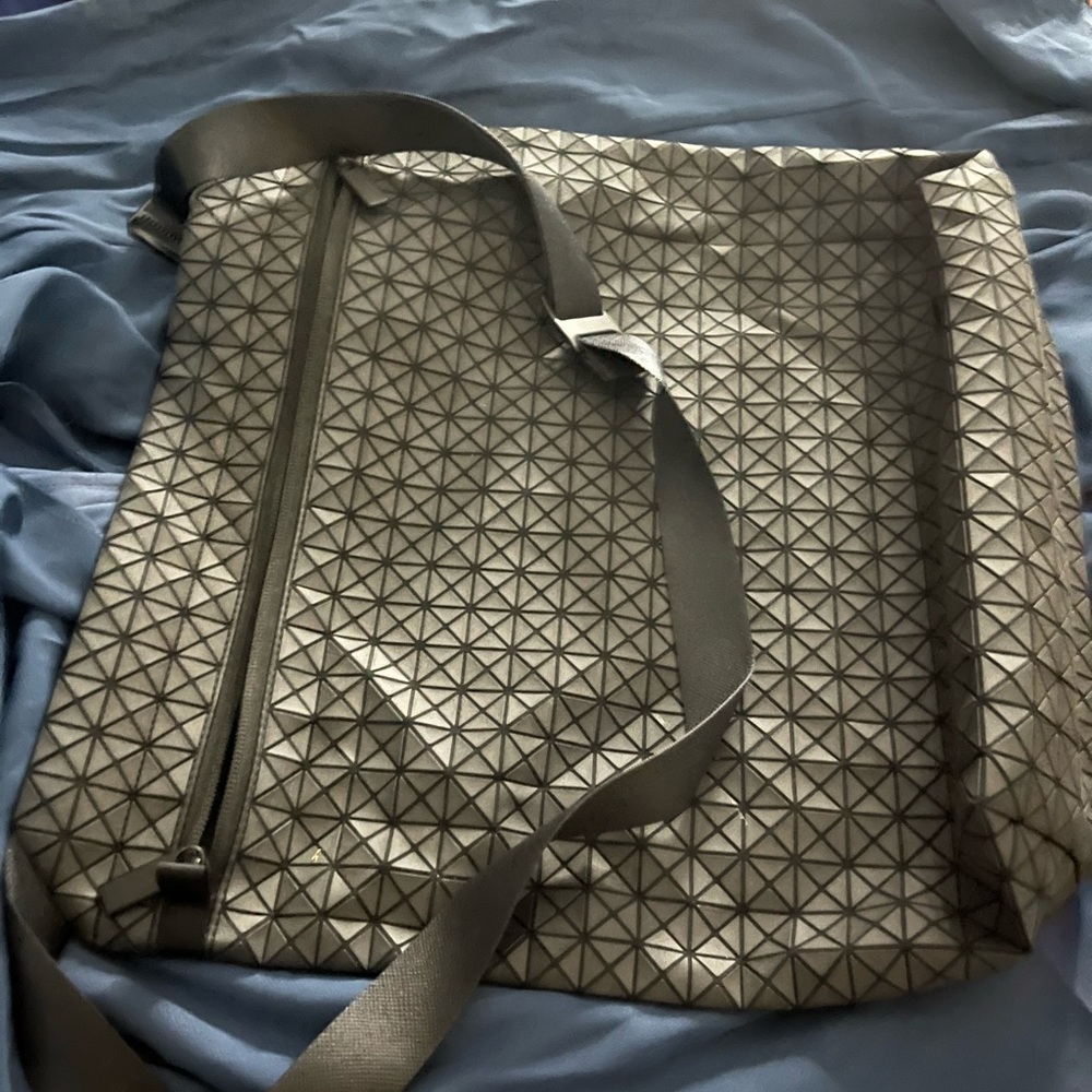 BAOBAO ISSEY MIYAKE Black Kite Bag 16-Matte Black